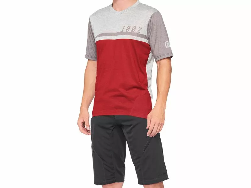 100% Traje Pantalón Corto Y Maillot Airmatic Cherry 3 100% Traje Pantalón Corto Y Maillot Airmatic Cherry